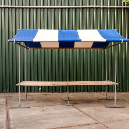 Houten marktkraam van 3 meter breed met blauw-wit gestreept zeil – De Zwart Marktkramen