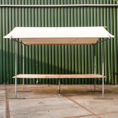 Houten marktkraam van 3 meter breed met wit zeil – De Zwart Marktkramen