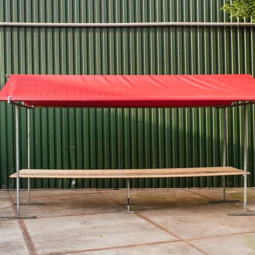 Houten marktkraam van 4 meter breed met rood zeil – De Zwart Marktkramen