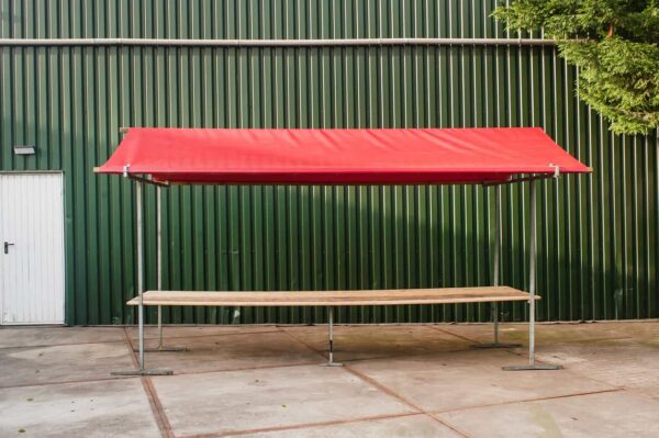 Houten marktkraam van 4 meter breed met rood zeil – De Zwart Marktkramen