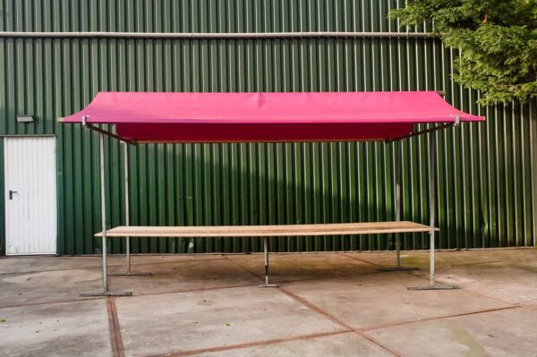 Houten marktkraam van 4 meter breed met rose zeil – De Zwart Marktkramen
