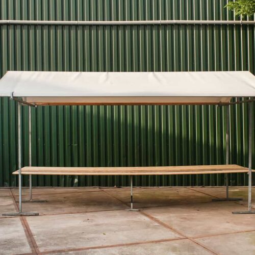 Houten marktkraam van 4 meter breed met wit zeil – De Zwart Marktkramen