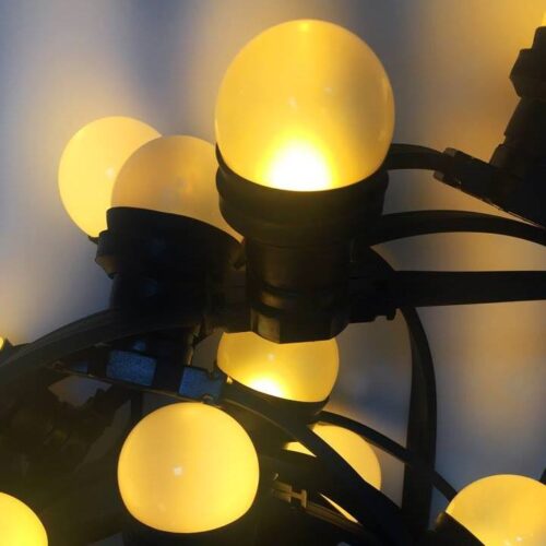 Professionele marktkraam verlichting met veilige montageklemmen en warm licht – De Zwart Marktkramen